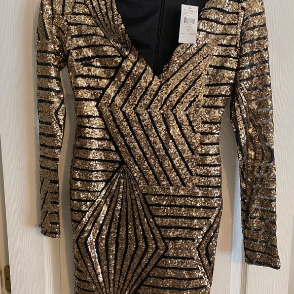 Dresses & Skirts - Black and gold sequin fitted dress